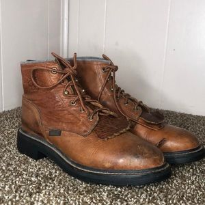 Men’s 9.5 leather Ariat boots